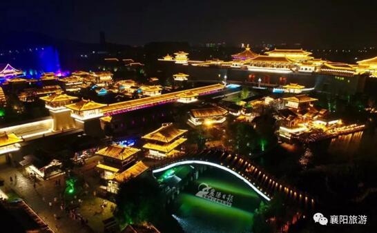 唐城の夜、美しい襄陽の夜景を楽しもう