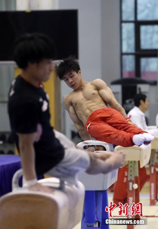中国と日本の体操男子代表チームが北京で合同練習