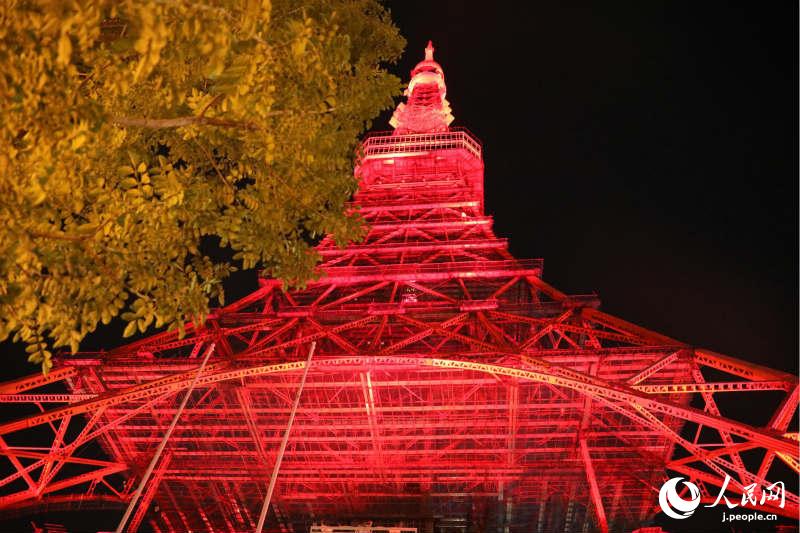 新春祝い大晦日の東京タワーも中国風赤色にライトアップ
