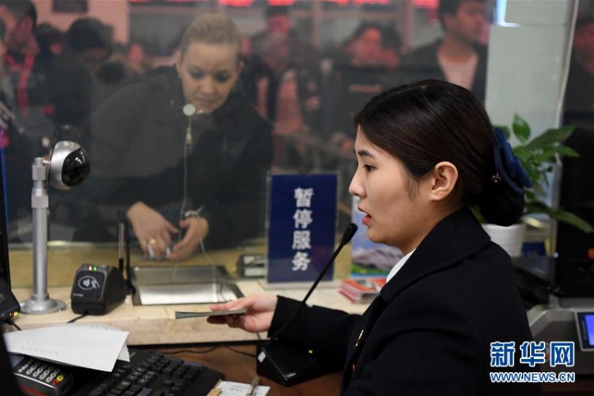 4ヶ国語を使いこなす中日ハーフの女性が中国の高速鉄道で「通訳係」