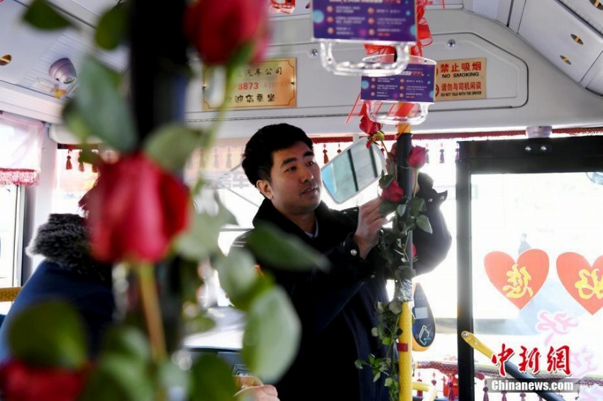 路線バスが結びつけたカップル、バス運転手がプロポーズに成功　吉林省