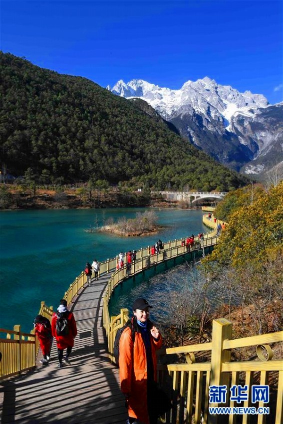 息を呑むほど美しい麗江玉龍雪山藍月谷　雲南省