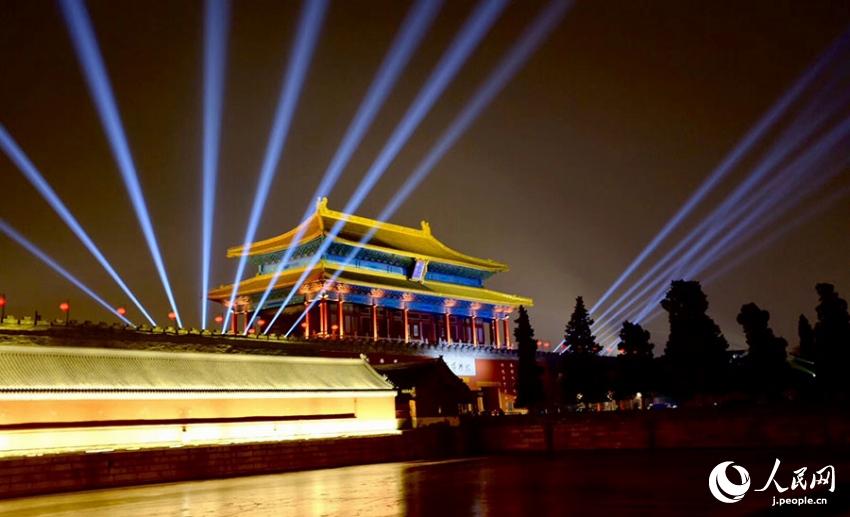 宵闇に美しく浮かび上がる故宮、設立から94年間で初の「灯会」　北京