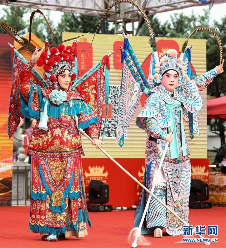 2019広府廟会開幕公演で演じられた劇の様子（撮影・鄧華）。