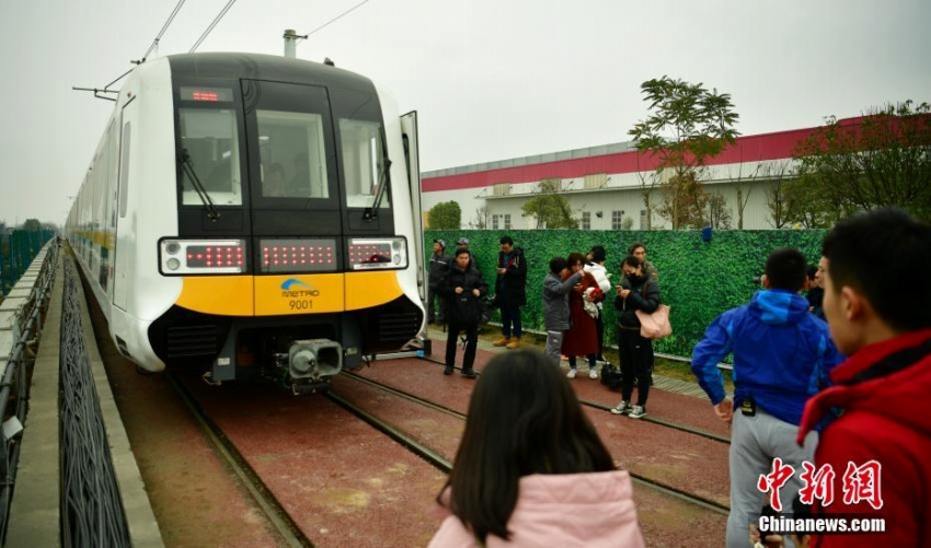成都地下鉄9号線に全自動無人運転車両が正式に登場