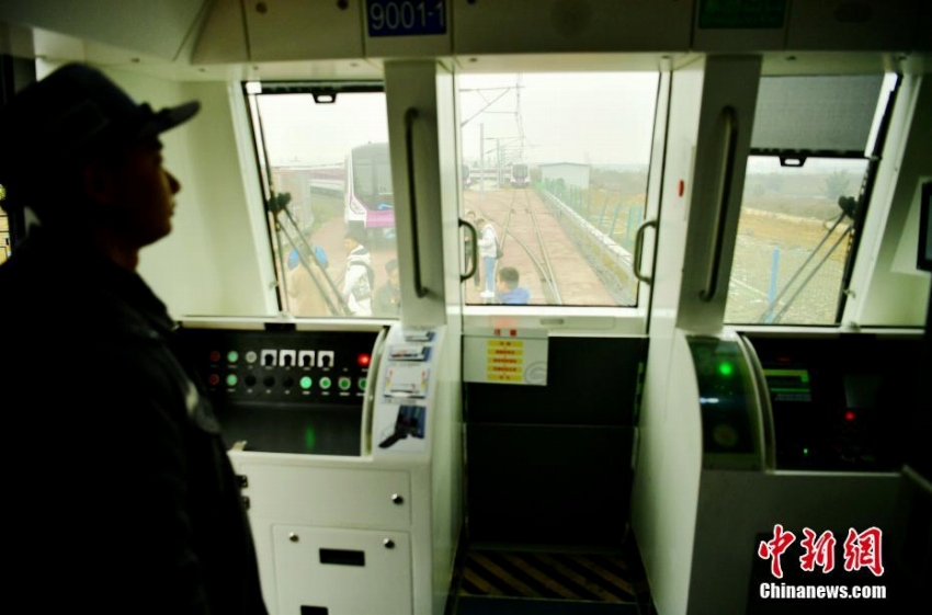 成都地下鉄9号線に全自動無人運転車両が正式に登場