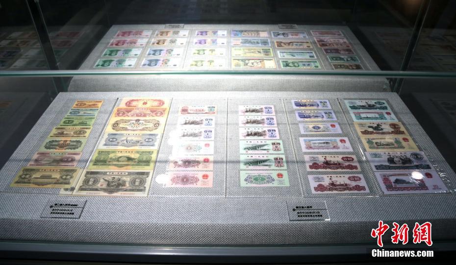 さまざまな時代の貨幣を展示する西安市民間金融博物館