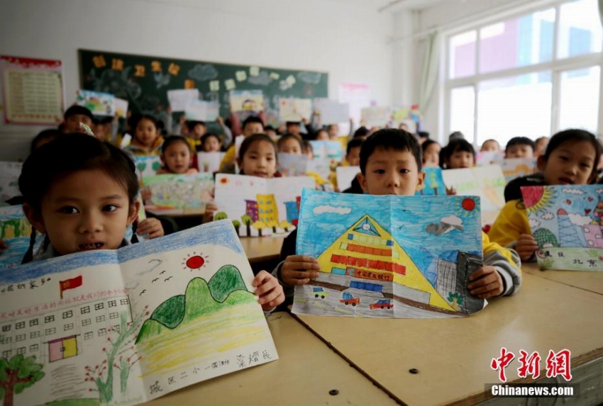 中国各地の小中学校で新学期スタート