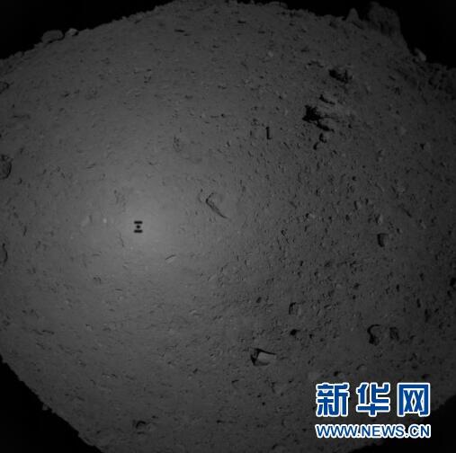 日本探査機「はやぶさ2」が小惑星「リュウグウ」着陸