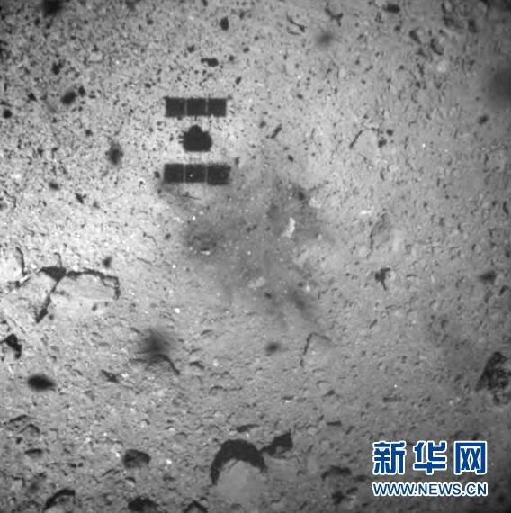 日本探査機「はやぶさ2」が小惑星「リュウグウ」着陸