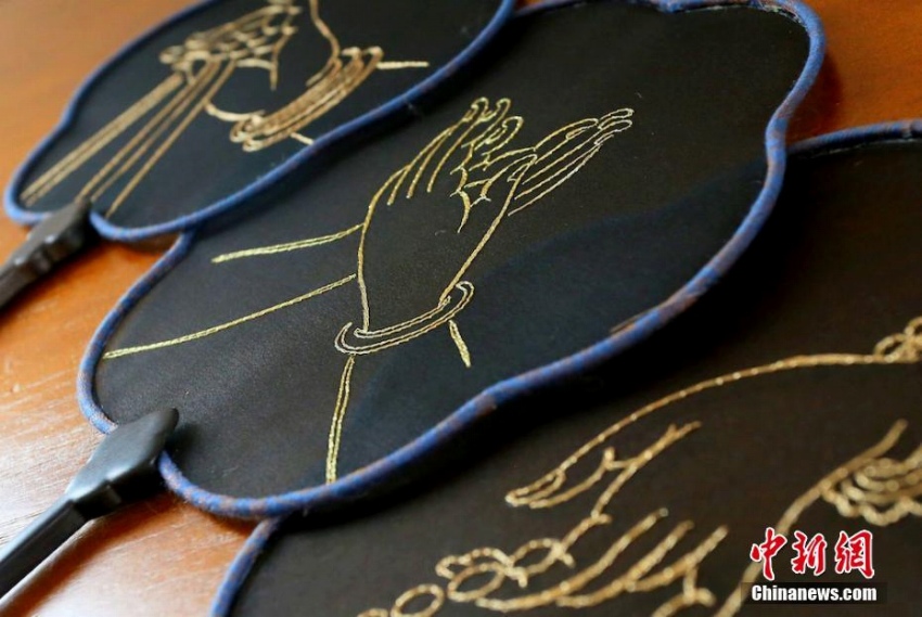 敦煌壁画の「手のしぐさ」刺繍し、シルクロード文化伝える蘭州市の女性