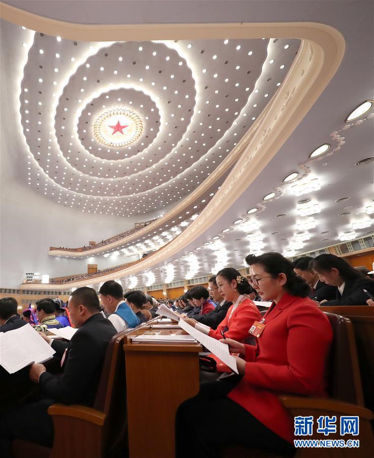 第13期全人代第2回会議開幕　李克強総理が政府活動報告