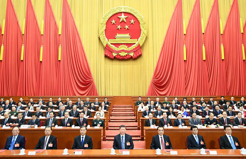 3月15日、第13期全国人民代表大会（全人代）第2回会議が北京市の人民大会堂で閉幕した。習近平氏をはじめとする党と国家の指導者がひな壇に並んだ。（撮影・謝環馳）
