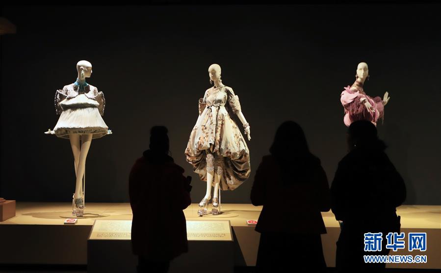 中国の有名ファッションデザイナー郭培氏「中国文化は芸術創作の源」