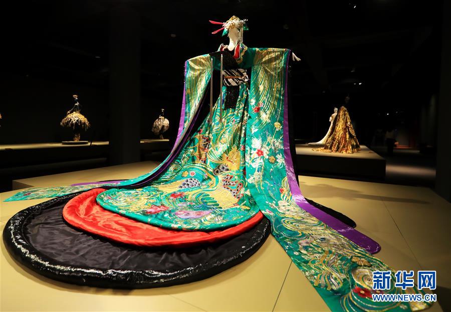 中国の有名ファッションデザイナー郭培氏「中国文化は芸術創作の源」