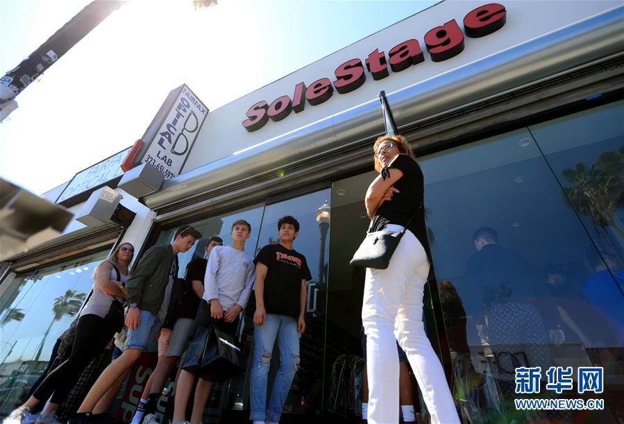 米ロサンゼルスで流行ブランドショップを開店させた中国人青年