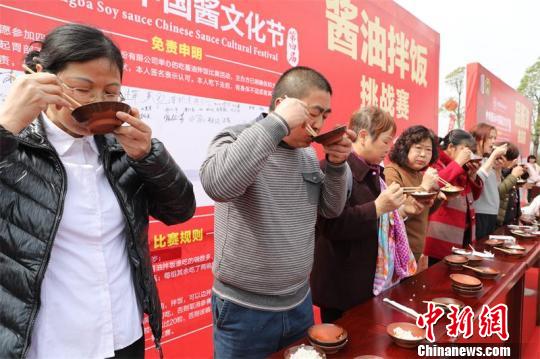 数万人が醤油かけごはん味わう　四川紅油で第4回中国醤文化イベント