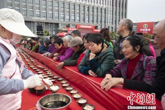 数万人が醤油かけごはん味わう　四川紅油で第4回中国醤文化イベント