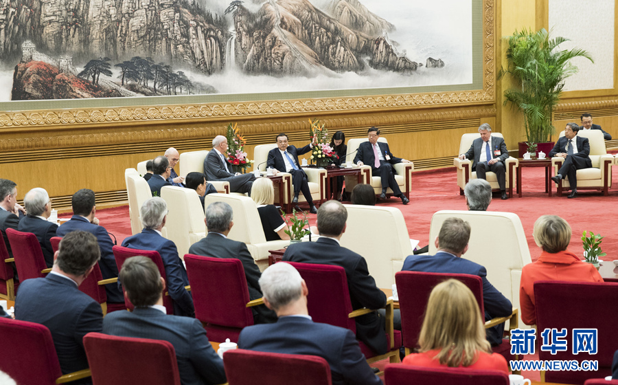 李克強総理が中国発展ハイレベルフォーラムの出席者と会見