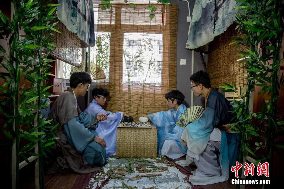 学生寮を古式ゆかしい「竹院」風に大改造　湖北省