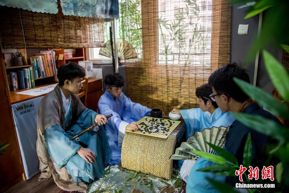 学生寮を古式ゆかしい「竹院」風に大改造　湖北省