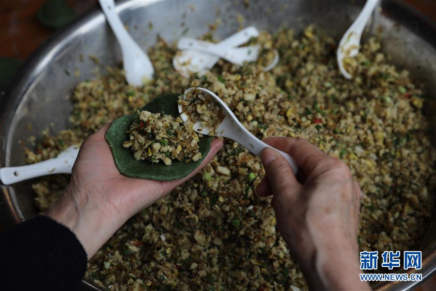 爽やかなヨモギの香り楽しむ伝統的な食べ物「清明果」　浙江省杭州市