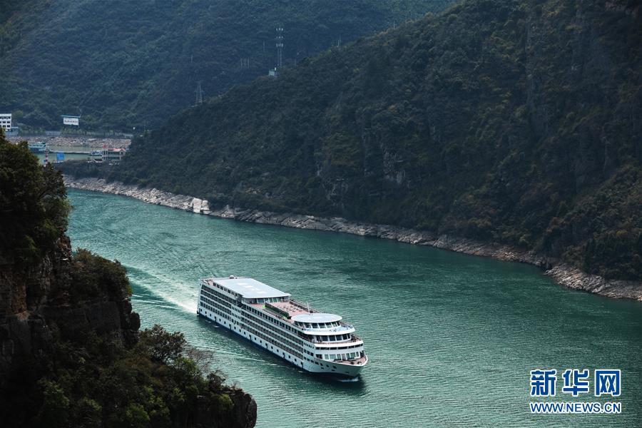壮大な美しさ　長江三峡の一つ・巫峡
