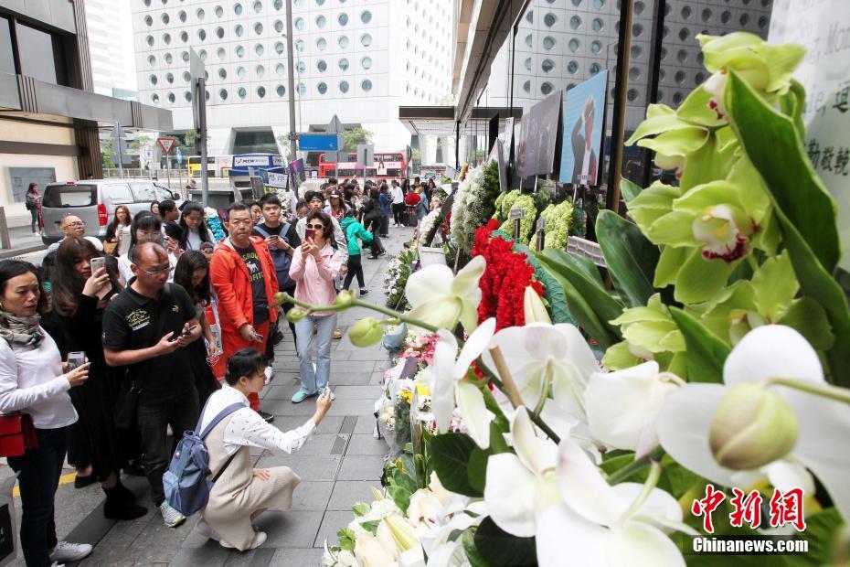レスリー・チャン衝撃の死から16年、追悼のファン続々と　香港地区
