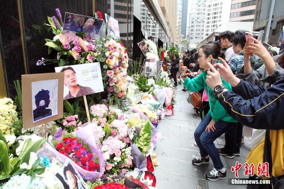 レスリー・チャン衝撃の死から16年、追悼のファン続々と　香港地区