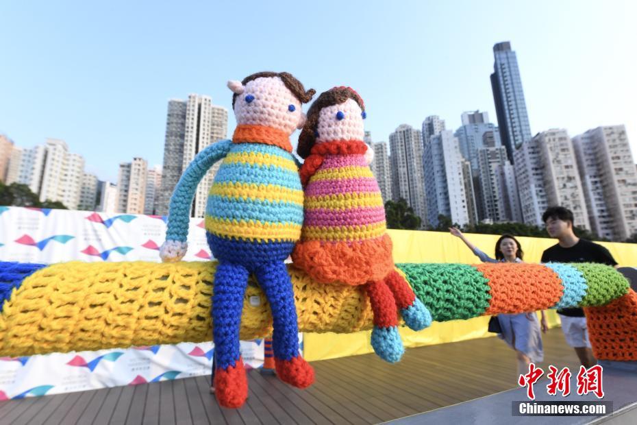 毛糸アートが香港西環海浜長廊を彩る　香港地区