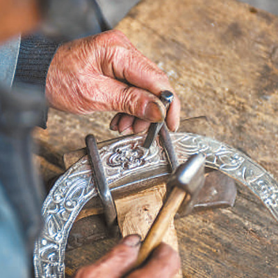 3代にわたって伝えられた匠の心　ミャオ族の銀細工文化