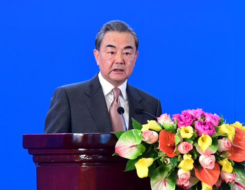 王毅部長「新時代のニーズに合致する中日経済関係を構築」