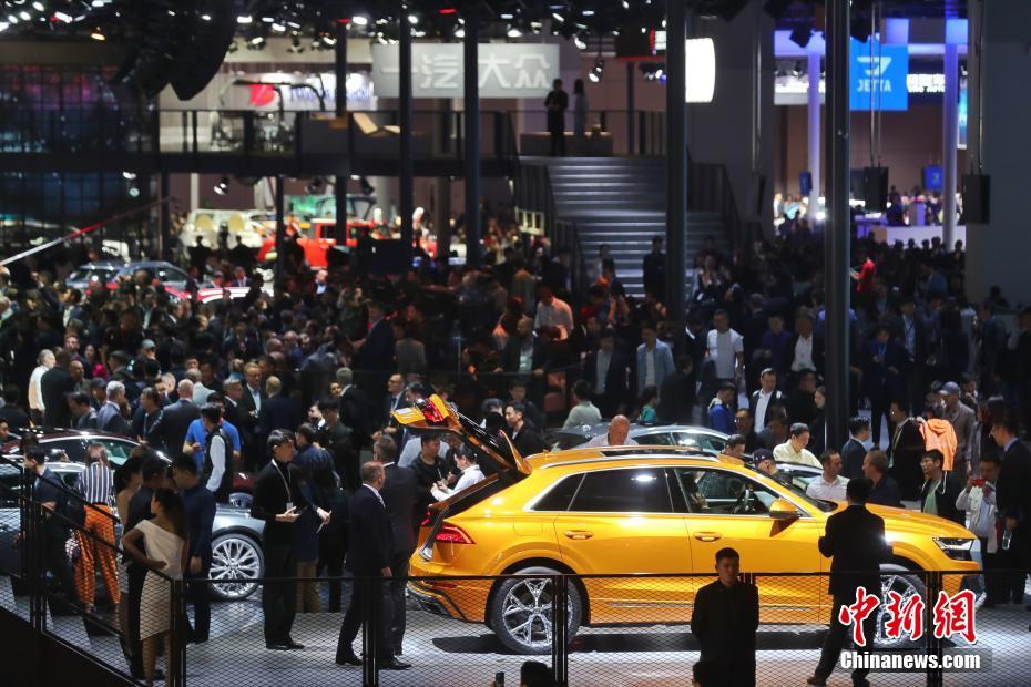 各自動車メーカーの革新の成果目の当たりに　上海モーターショー開幕初日