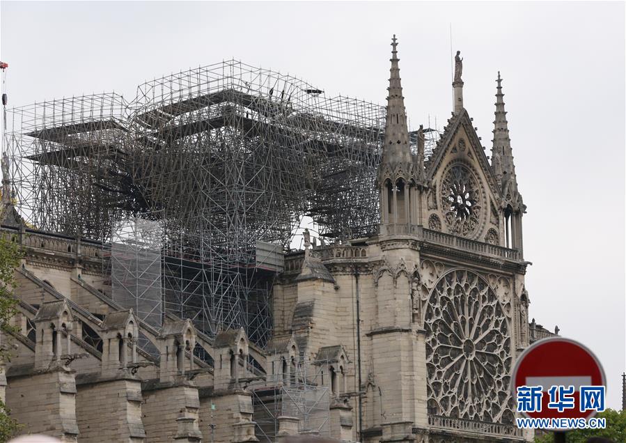 4月16日に仏パリで撮影された火災後のノートルダム大聖堂の様子（撮影・高静）。