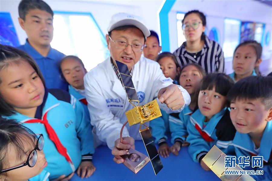 「中国宇宙の日」、宇宙の知識を学ぶ児童たち
