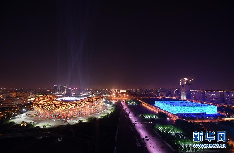 北京市の中軸線でライトアップ・イベント