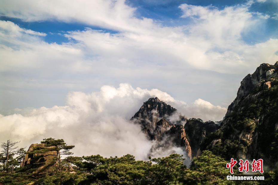 雨が上がり山峰と雲が織りなす「仙境」のような絶景　安徽省黄山