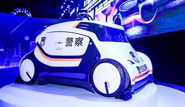 AIMO自動運転パトカー、立体型巡回態勢を構築