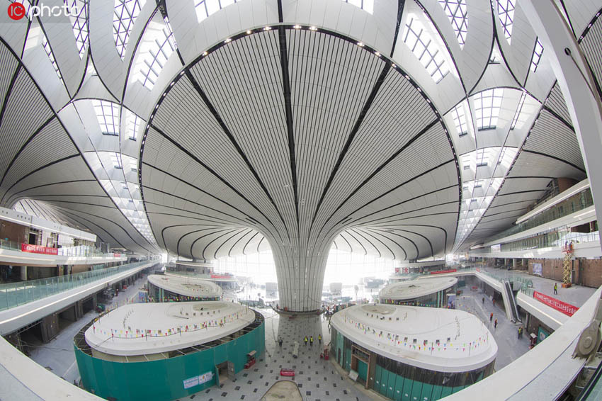 北京大興国際空港のターミナルビルの内装工事が最終段階に突入