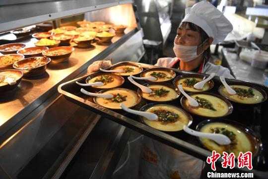 重慶の観光スポットが1元料理販売　4連休で2万皿以上の売り上げ