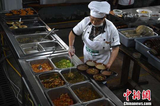 重慶の観光スポットが1元料理販売　4連休で2万皿以上の売り上げ