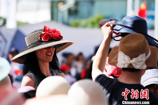 競技場に集まった美しい「花々」たち　上海グローバル馬術チャンピオンズ・ツアー