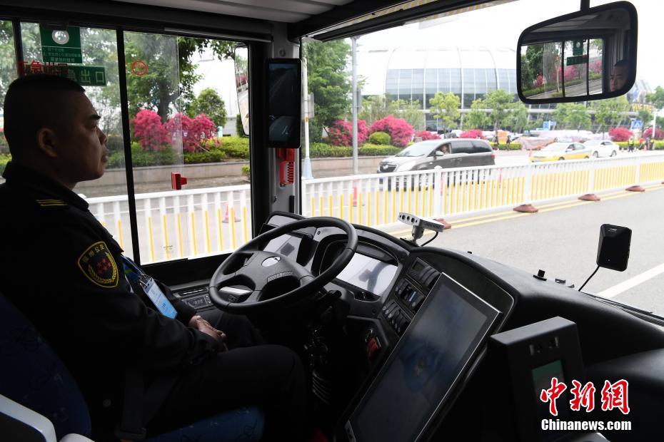 街を走るパンダ！福建省福州市にパンダデザインのスマートバス登場