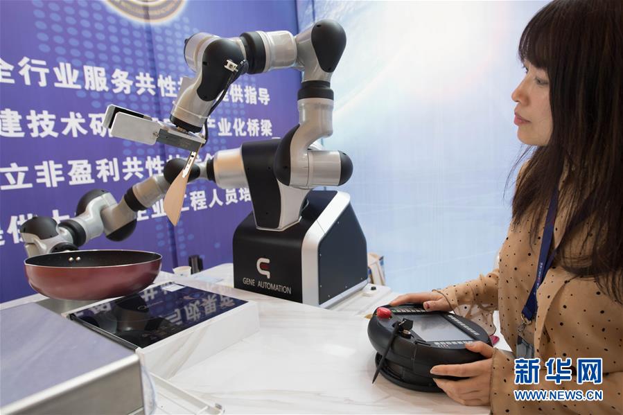 料理に習字も！第6回中国ロボットサミットが開幕