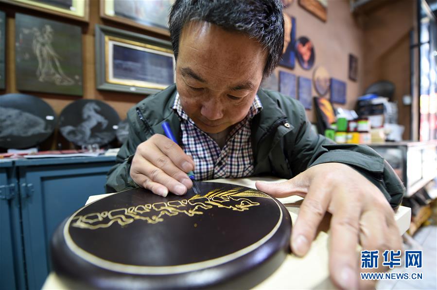 木版画で敦煌文化を発揚するアーティスト