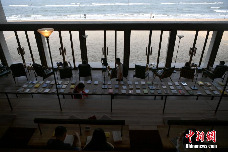 河北省の「世界で最も孤独な図書館」が人気観光スポットに