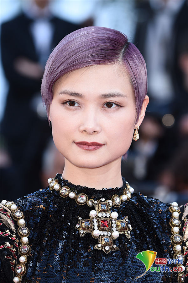 李宇春が紫色の髪でカンヌ映画祭に登場