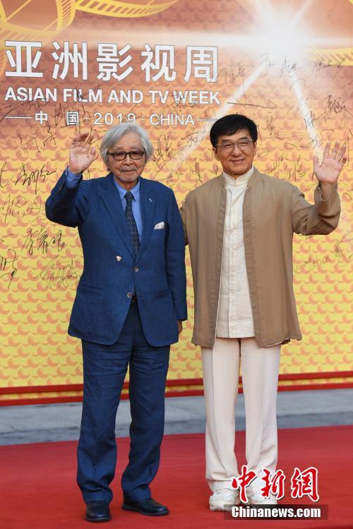 アジアフィルム・TVウィーク開幕　 各国のスターがレッドカーペットに登場
