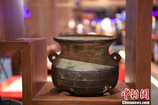 重慶で「火鍋博物館」オープン　ホールスタッフは伝統衣装で接客