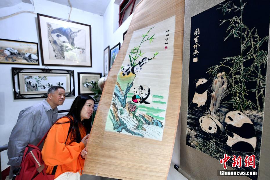 福州「パンダ文化芸術館」 1万点以上のコレクションは逸品ぞろい